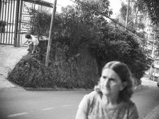 SantiagoEchavarria_bs_360_ollie_nose_grab