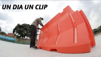 UN DIA UN CLIP 1