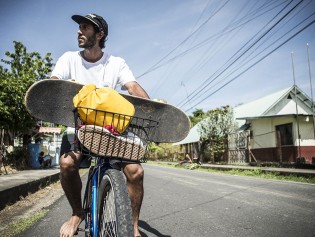 Ivan-Arcia_bici-and-waffle-sole-Bocas_Olman-Torres