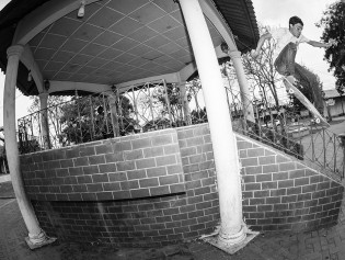 Santiago-Echavarria_nose-grind_Olman-Torres